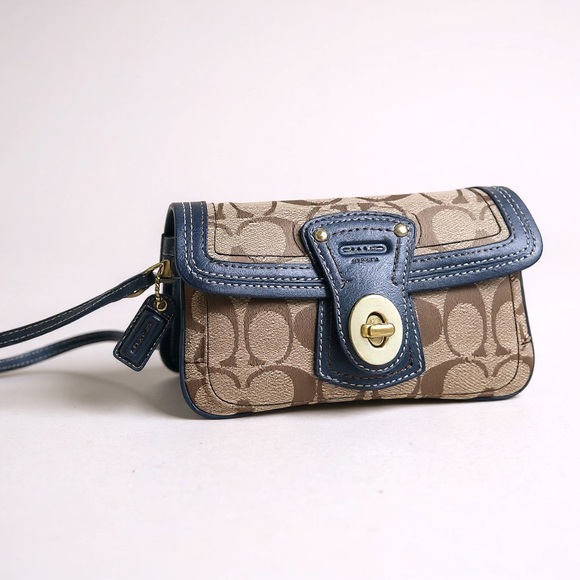 Coach Legacy Signature C Jacquard Wallet Wristlet - Picture 1 of 13